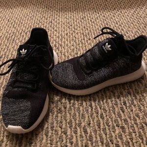 Black Adidas Tennis Shoes